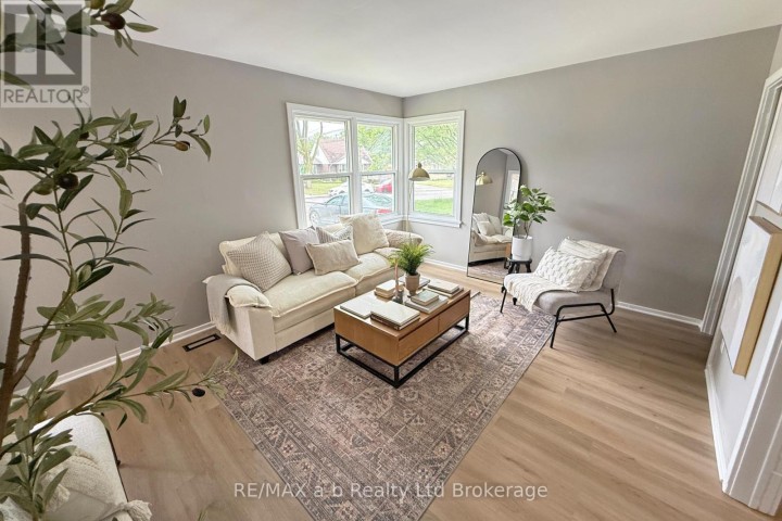 Photo 9 at 41 Kensington Street, Woodstock - North, Woodstock