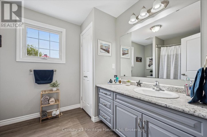 Photo 10 at 584077 Beachville Road, Centreville, South-West Oxford