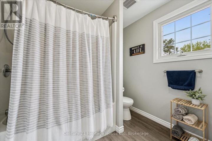 Photo 11 at 584077 Beachville Road, Centreville, South-West Oxford