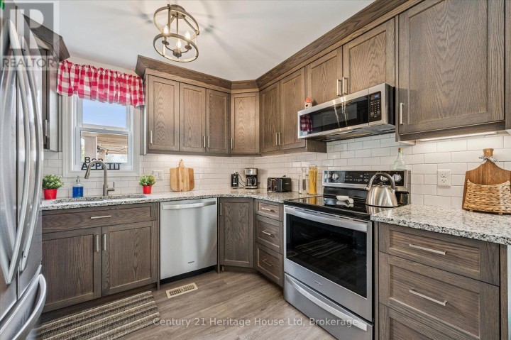 Photo 15 at 584077 Beachville Road, Centreville, South-West Oxford