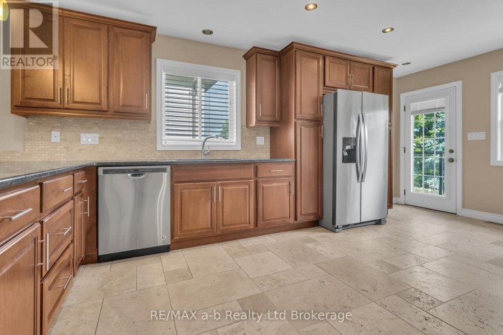 Photo 4 at 54 Pebble Beach Court, Woodstock - South, Woodstock