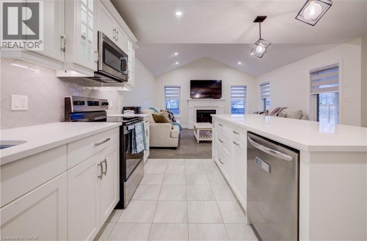Photo 10 at 4 Livingston Drive, Tillsonburg
