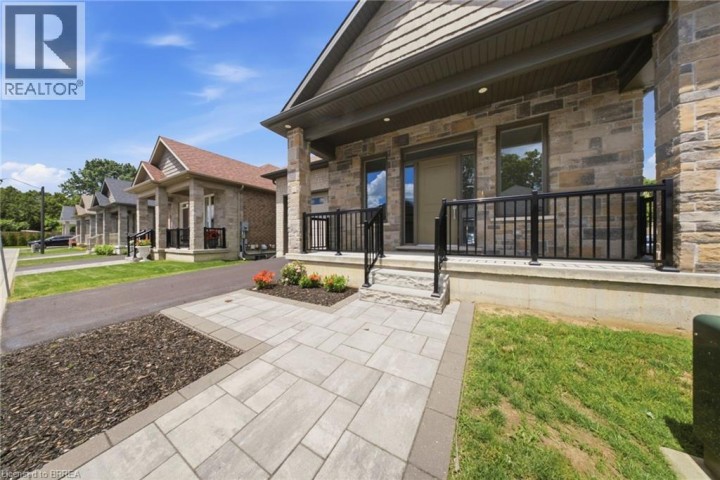 Photo 2 at 10 - 6 Beckett Drive, Beckett, Brantford