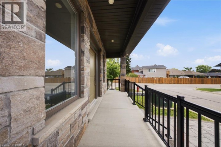 Photo 3 at 10 - 6 Beckett Drive, Beckett, Brantford
