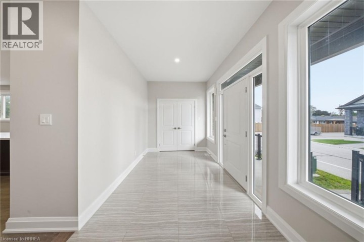 Photo 5 at 10 - 6 Beckett Drive, Beckett, Brantford