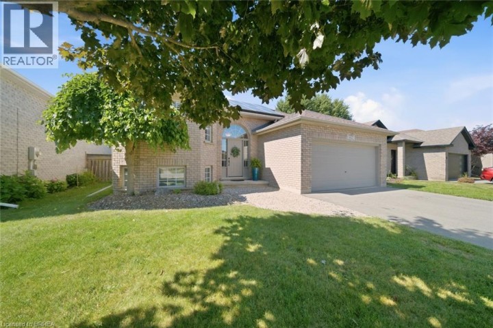 Photo 3 at 62 Donegal Drive, Donegal / Mcguiness, Brantford