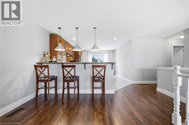 Photo 10 at 62 Donegal Drive, Donegal / Mcguiness, Brantford