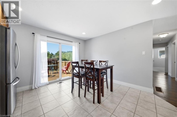 Photo 14 at 62 Donegal Drive, Donegal / Mcguiness, Brantford