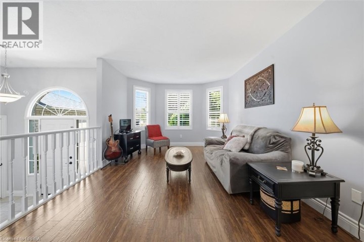 Photo 8 at 62 Donegal Drive, Donegal / Mcguiness, Brantford