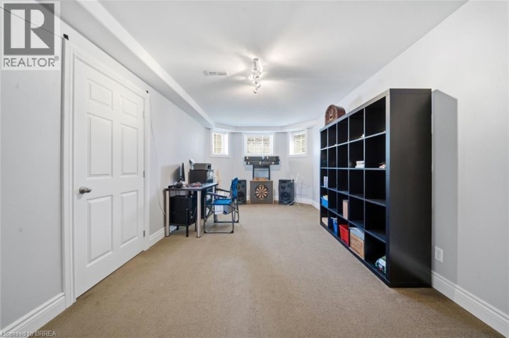 Photo 22 at 62 Donegal Drive, Donegal / Mcguiness, Brantford