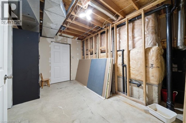 Photo 24 at 62 Donegal Drive, Donegal / Mcguiness, Brantford