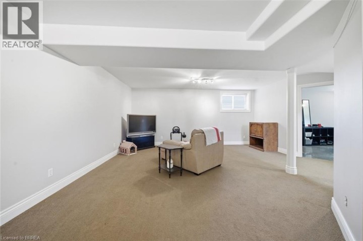 Photo 21 at 62 Donegal Drive, Donegal / Mcguiness, Brantford