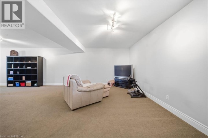 Photo 20 at 62 Donegal Drive, Donegal / Mcguiness, Brantford