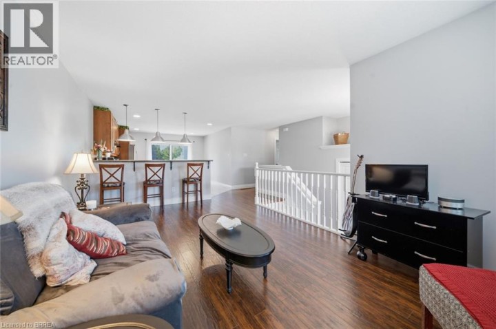 Photo 9 at 62 Donegal Drive, Donegal / Mcguiness, Brantford