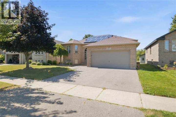 Photo 2 at 62 Donegal Drive, Donegal / Mcguiness, Brantford