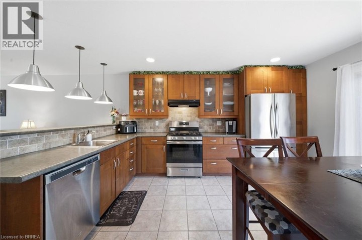 Photo 12 at 62 Donegal Drive, Donegal / Mcguiness, Brantford
