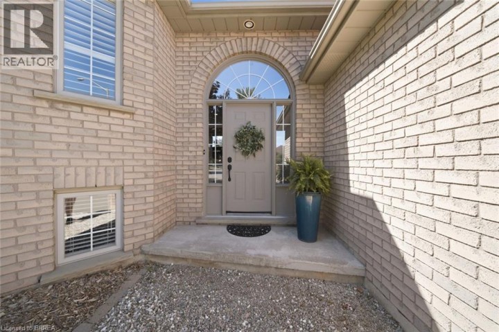 Photo 5 at 62 Donegal Drive, Donegal / Mcguiness, Brantford