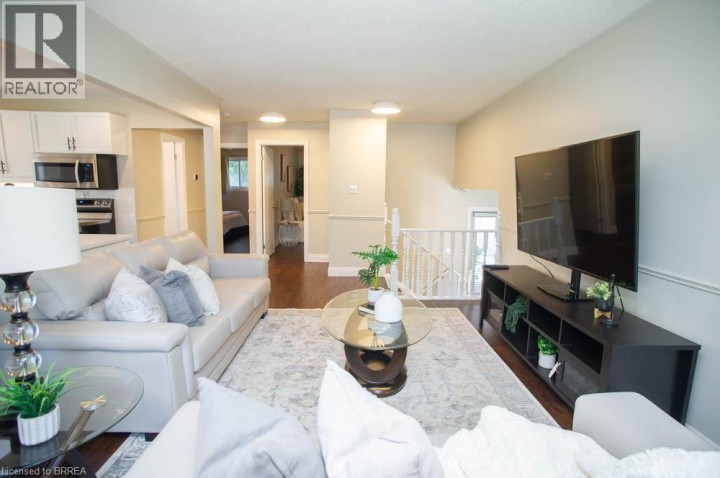 Photo 9 at 27 Myrtleville Drive, Woodlawn, Brantford
