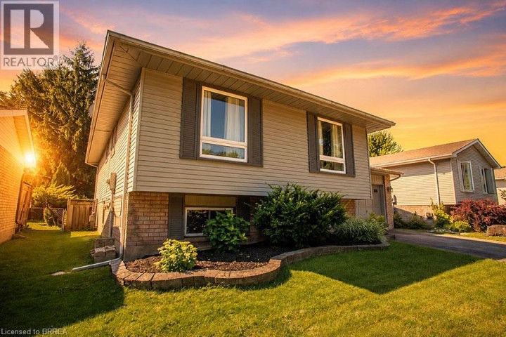 Photo 3 at 27 Myrtleville Drive, Woodlawn, Brantford