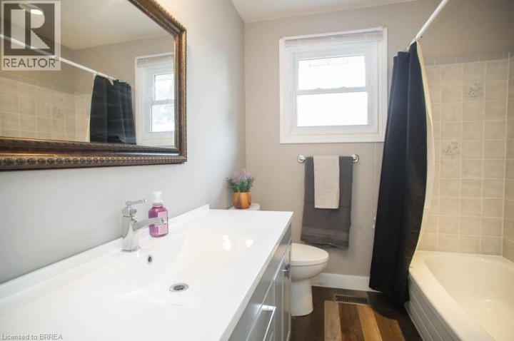 Photo 20 at 27 Myrtleville Drive, Woodlawn, Brantford