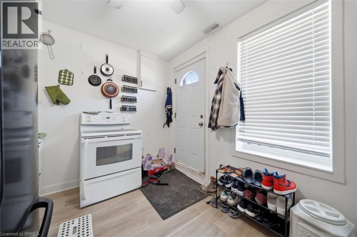 Photo 18 at 8 Russell Street, North Park / Wood St., Brantford