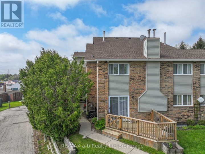 Photo 1 at 8 - 19 Wren Court, Tillsonburg