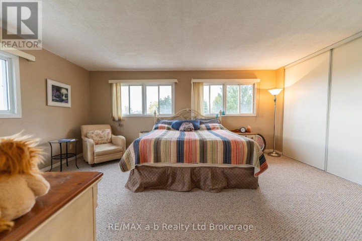 Photo 12 at 8 - 19 Wren Court, Tillsonburg