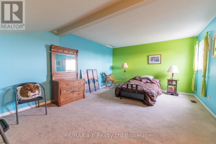 Photo 16 at 8 - 19 Wren Court, Tillsonburg