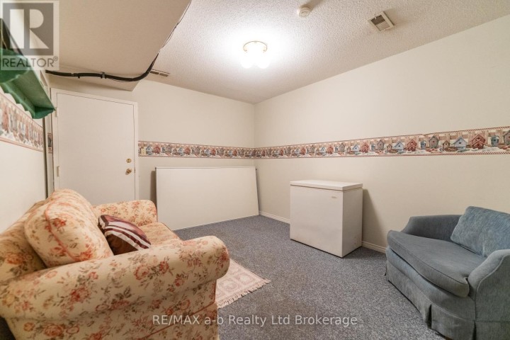 Photo 21 at 8 - 19 Wren Court, Tillsonburg