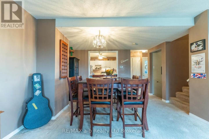 Photo 8 at 8 - 19 Wren Court, Tillsonburg