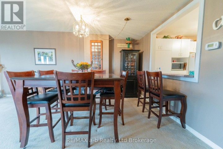 Photo 9 at 8 - 19 Wren Court, Tillsonburg