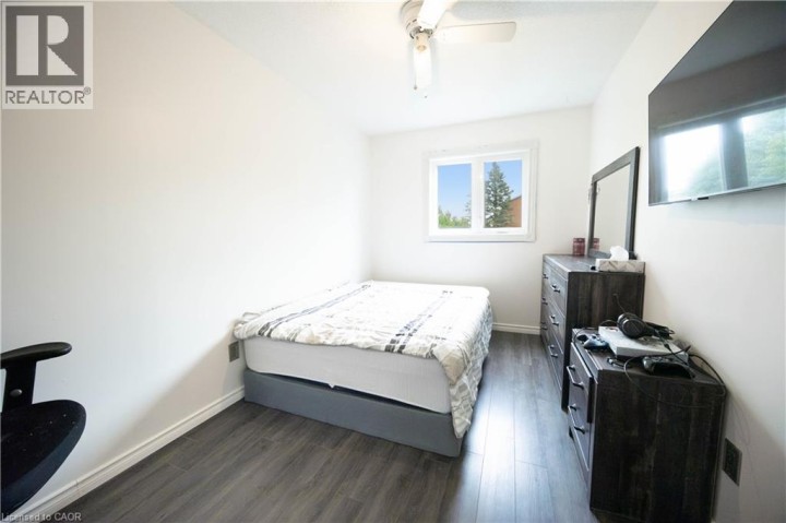 Photo 19 at 10 Evergreen Court, D’aubigny / Evergreen, Brantford