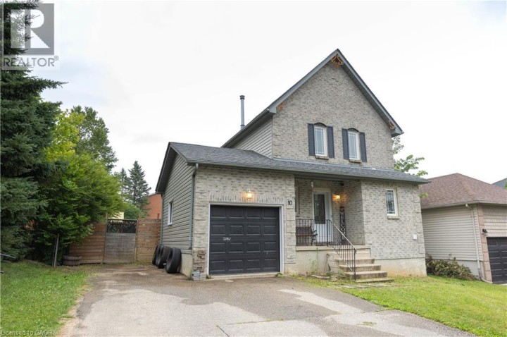 Photo 2 at 10 Evergreen Court, D’aubigny / Evergreen, Brantford