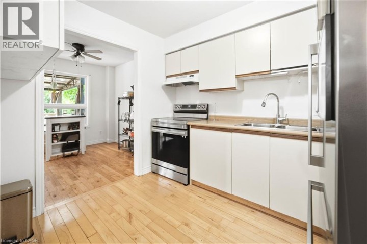 Photo 5 at 10 Evergreen Court, D’aubigny / Evergreen, Brantford