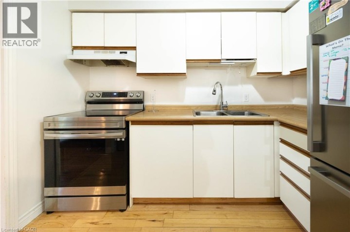 Photo 6 at 10 Evergreen Court, D’aubigny / Evergreen, Brantford