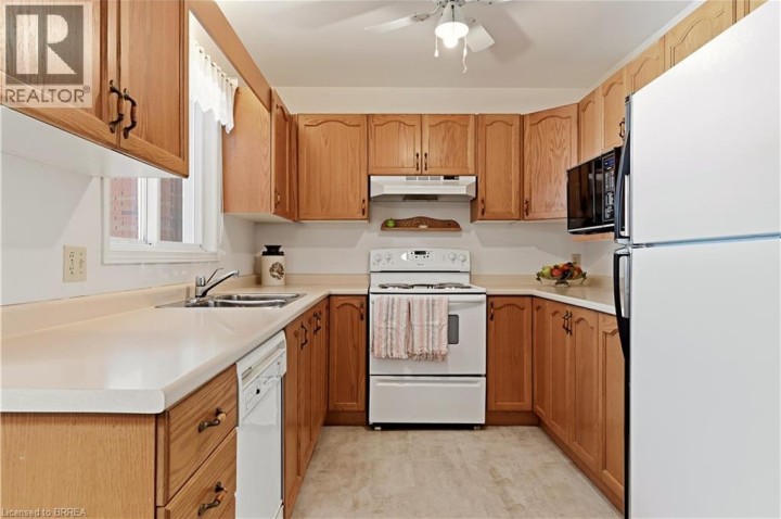 Photo 7 at 19 - 1030 E Colborne Street, Echo Place, Brantford