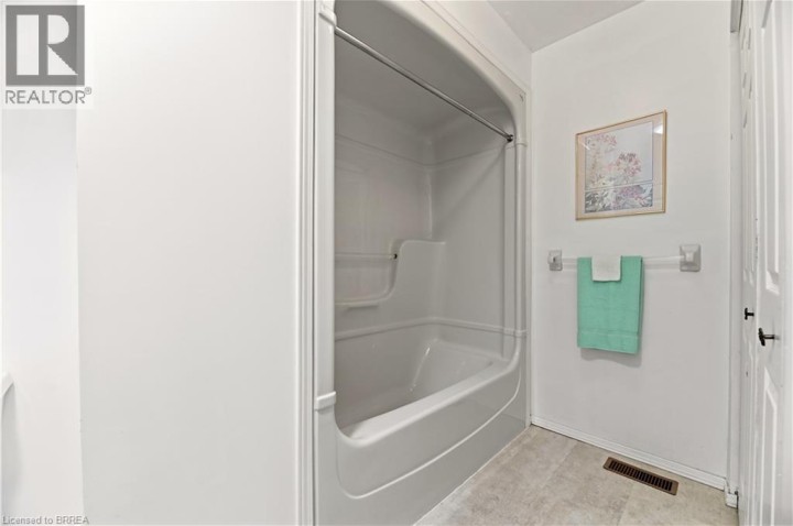 Photo 9 at 19 - 1030 E Colborne Street, Echo Place, Brantford