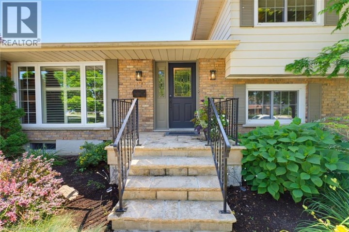 Photo 3 at 5 Marigold Street, Sky Acres, Brantford