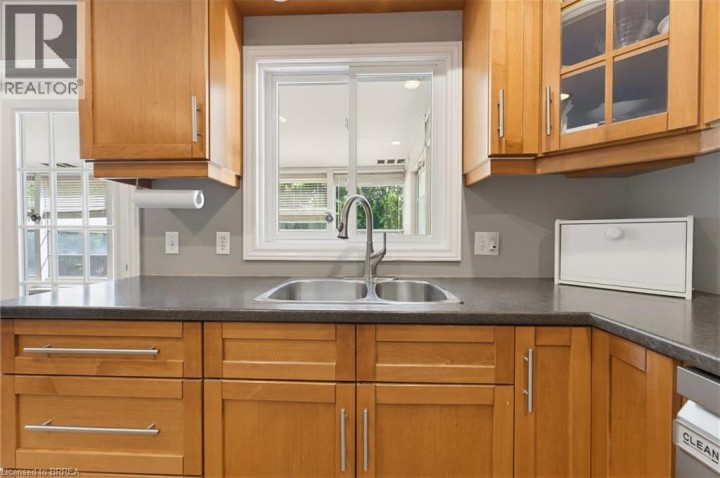 Photo 9 at 5 Marigold Street, Sky Acres, Brantford