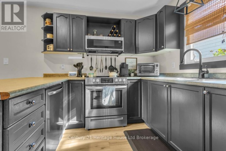 Photo 3 at 14 Herford Street, Tillsonburg