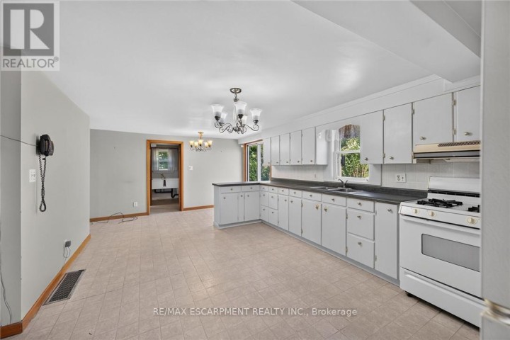 Photo 11 at 833 Lynn Valley Road, Rural Woodhouse, Norfolk County