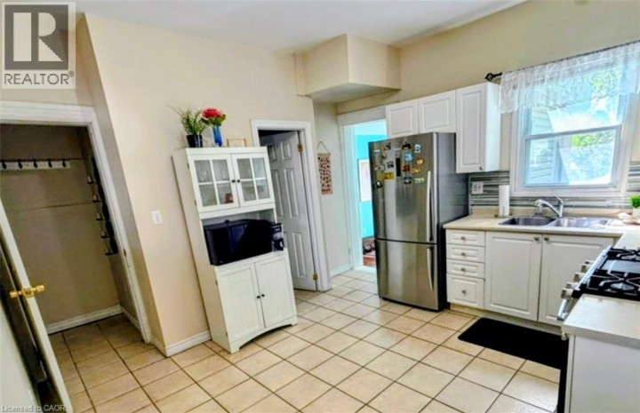 Photo 9 at 81 Grey Street, East Ward, Brantford