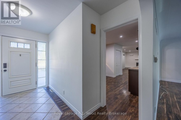 Photo 5 at 6 Highland Drive, Tillsonburg