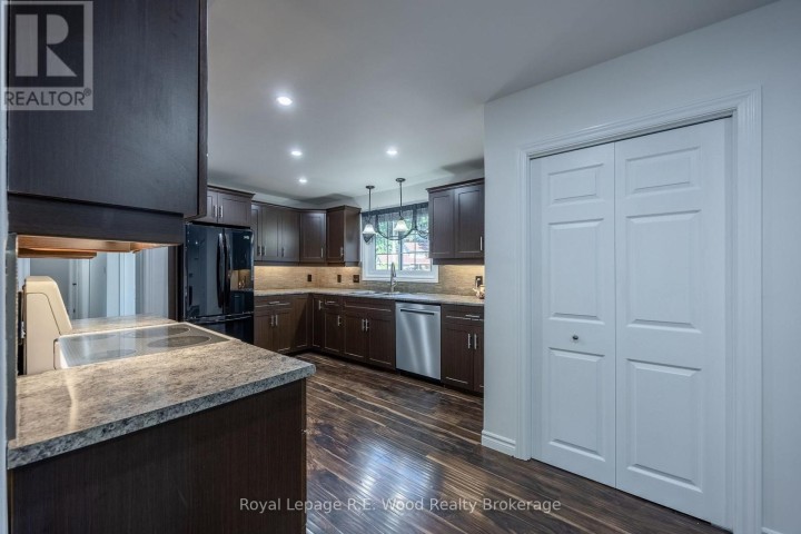 Photo 7 at 6 Highland Drive, Tillsonburg