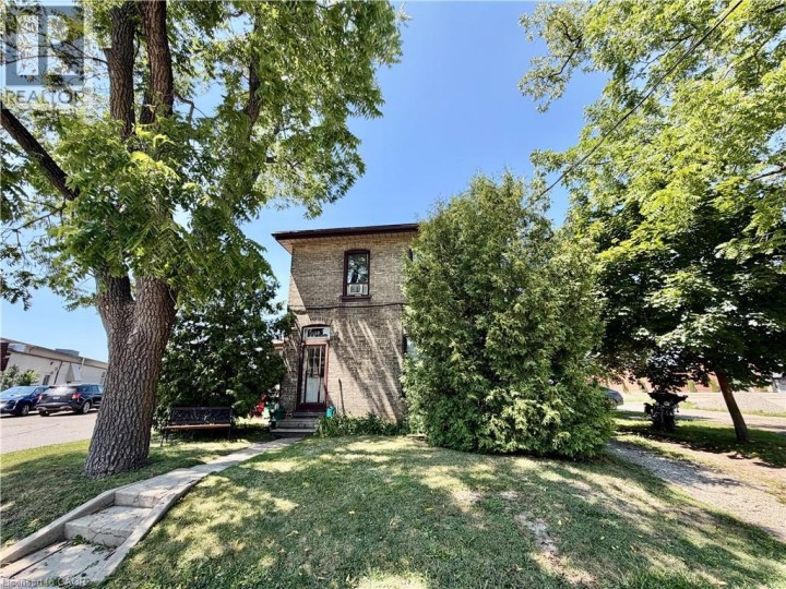 Photo 10 at 135 Sherwood Drive, Old West Brant, Brantford