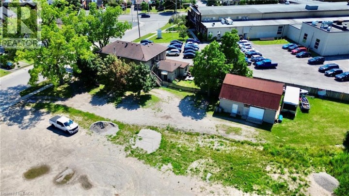 Photo 3 at 135 Sherwood Drive, Old West Brant, Brantford