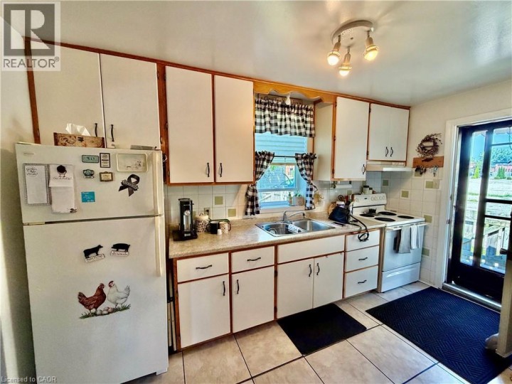 Photo 17 at 135 Sherwood Drive, Old West Brant, Brantford