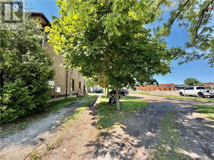 Photo 12 at 135 Sherwood Drive, Old West Brant, Brantford