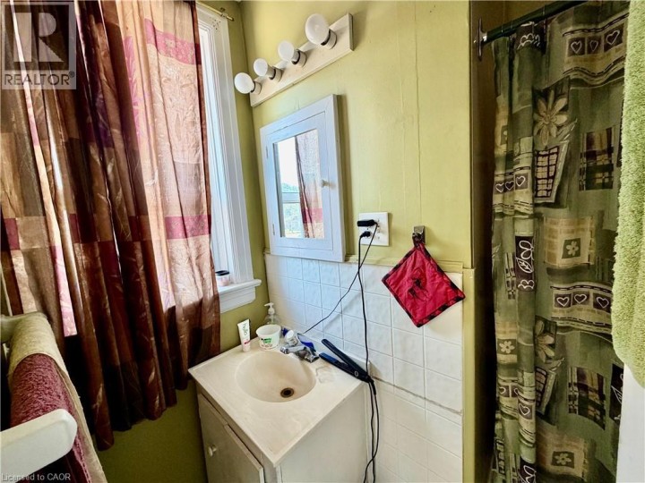 Photo 33 at 135 Sherwood Drive, Old West Brant, Brantford