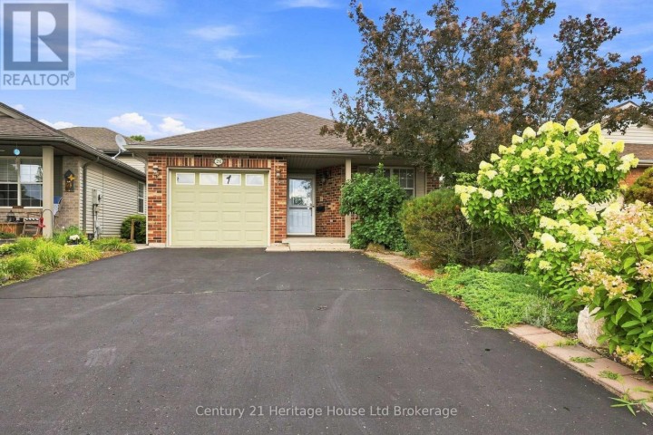 Photo 1 at 26 Peach Street, Tillsonburg